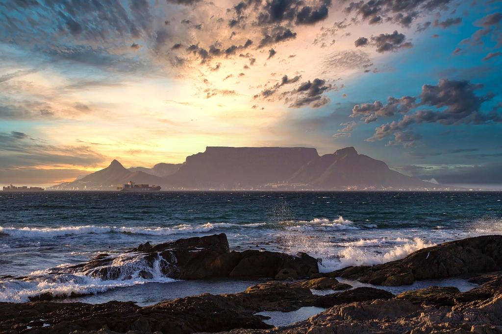 Table Mountain overlooking Cape Town coastline