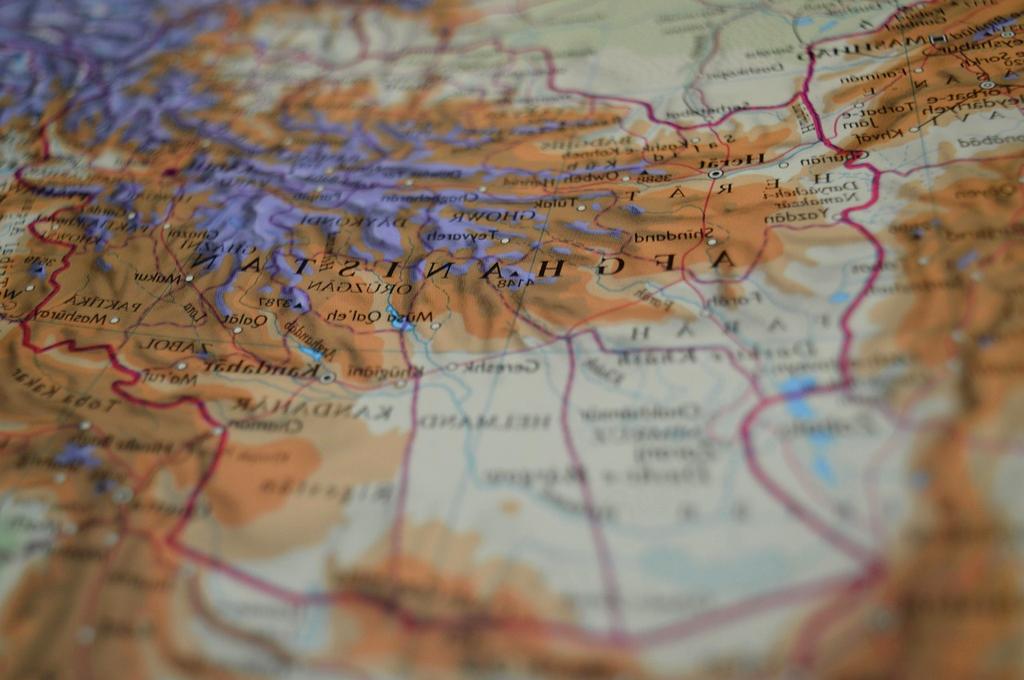 Interactive holographic world map with travel data streams